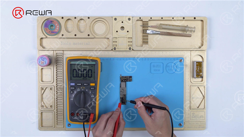 Reparar iPhone 12 que no enciende mediante cámara termográfica infrarroja