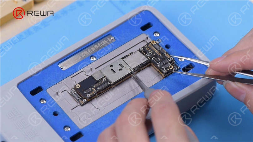 Reparar iPhone 12 que no enciende mediante cámara termográfica infrarroja