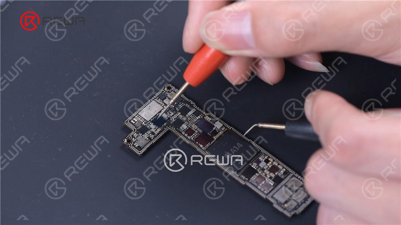 Reparar iPhone 12 que no enciende mediante cámara termográfica infrarroja