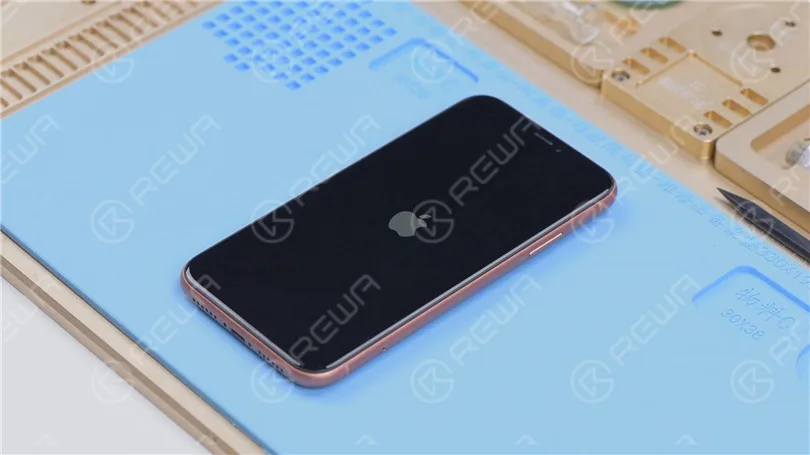iPhone XR bloccato sul logo Apple