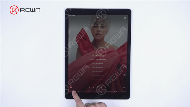 Riparare l'iPad Pro che non si accende sostituendo i connettori
