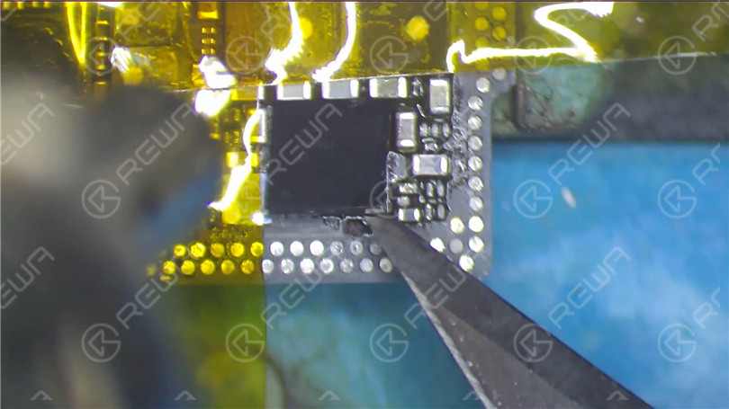 conseils d'experts pour dessouder et souder le circuit imprimé de charge de l'iphone x Astuces de réparation pour le dessoudage et le soudage du circuit intégré de charge de l'iPhone X