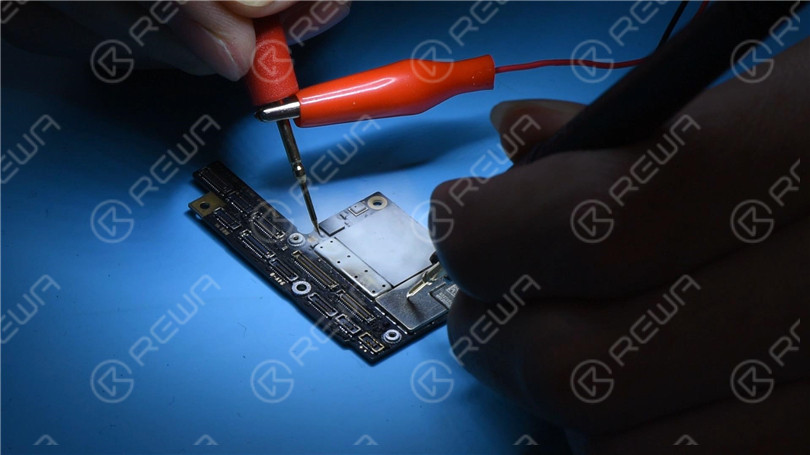 Correggere l'iPhone X che non si accende con una grande corrente di avvio