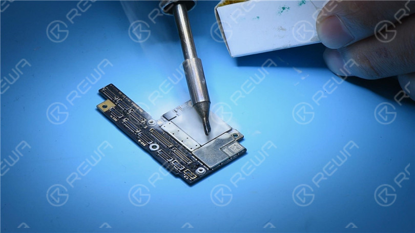 Correggere l'iPhone X che non si accende con una grande corrente di avvio