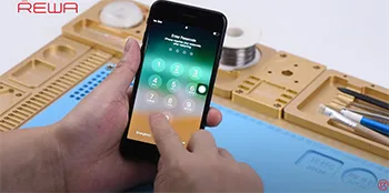 La cámara trasera del iPhone 7 sigue temblando - Reparación de la placa lógica