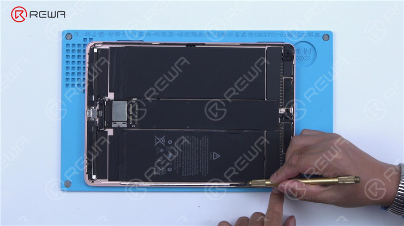 How to Fix an iPad Pro that Won't Turn On - Short Circuit Detected by Rosin Dispenser