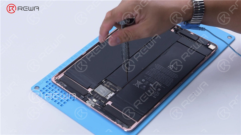 How to Fix an iPad Pro that Won't Turn On - Short Circuit Detected by Rosin Dispenser
