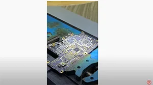 Limpiar la placa base con un limpiador ultrasónico