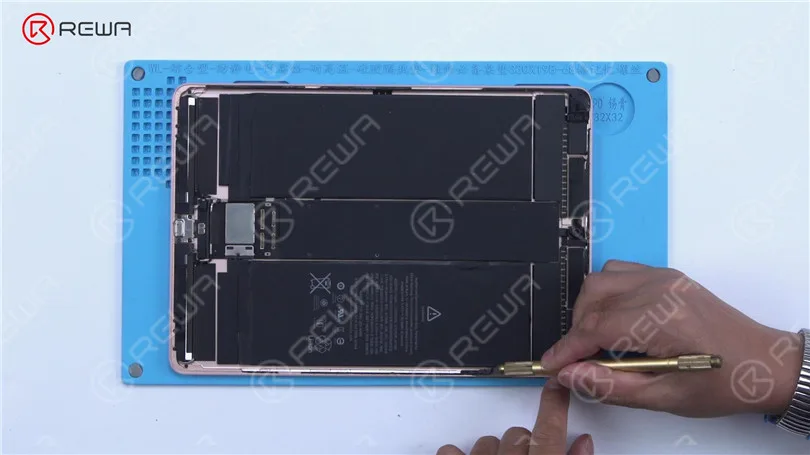 Wie man ein iPad Pro repariert, das sich nicht einschalten lässt - Kurzschluss vom Kolophoniumspender erkannt