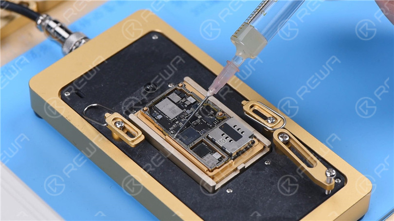 iPhone 11 Pro non si accende - guida alla riparazione professionale Come risolvere l'iPhone 11 che non si accende con una corrente elevata