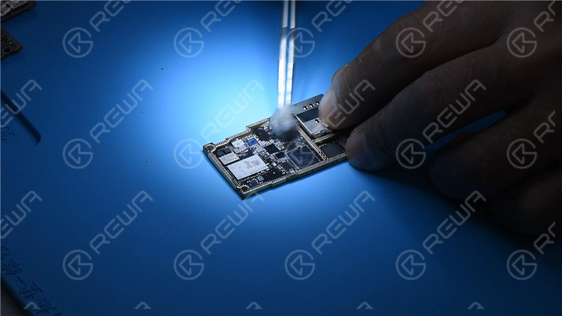 iPhone 11 Pro non si accende - guida alla riparazione professionale Come risolvere l'iPhone 11 che non si accende con una corrente elevata