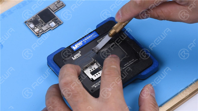 iPhone 11 Pro non si accende - guida alla riparazione professionale Come risolvere l'iPhone 11 che non si accende con una corrente elevata