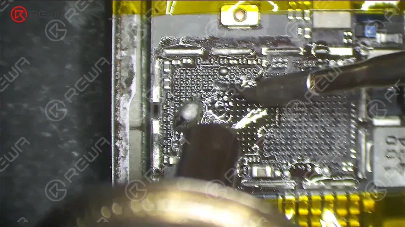 Comment réparer un iPad dont le tactile saute ou bugue - Remplacement du circuit intégré tactile (Touch IC)