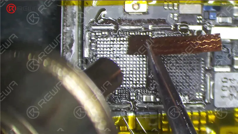Comment réparer un iPad dont le tactile saute ou bugue - Remplacement du circuit intégré tactile (Touch IC)