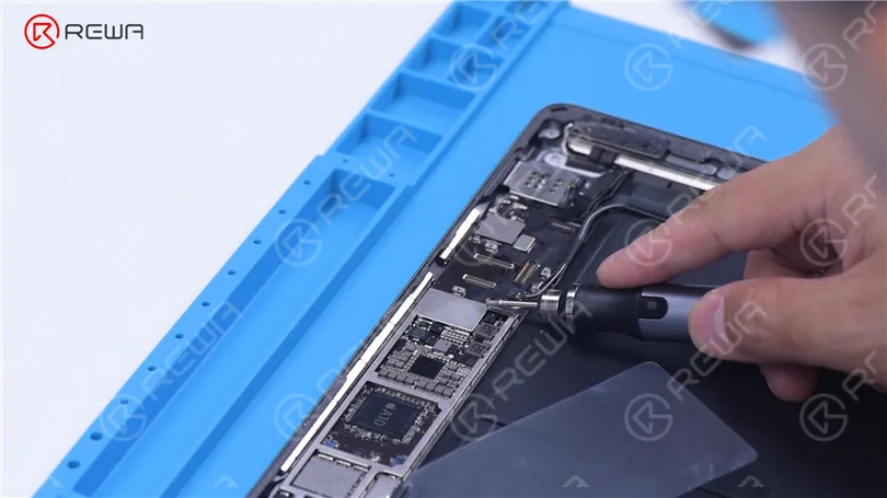 Comment réparer un iPad dont le tactile saute ou bugue - Remplacement du circuit intégré tactile (Touch IC)