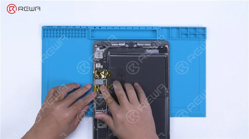Comment réparer un iPad dont le tactile saute ou bugue - Remplacement du circuit intégré tactile (Touch IC)