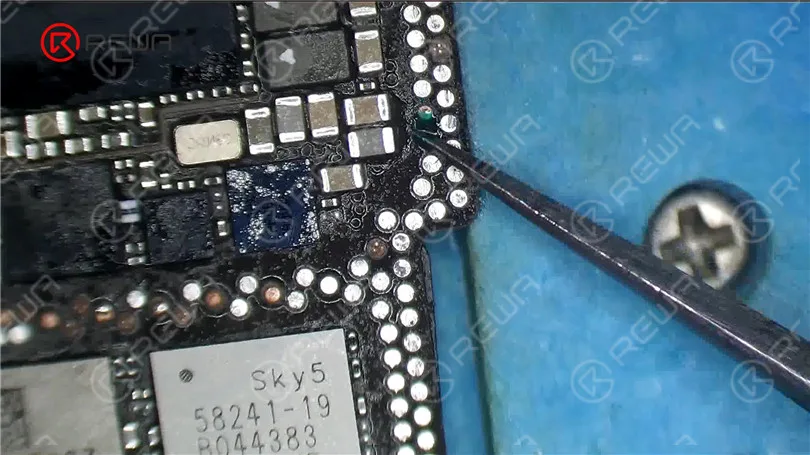 cómo solucionar el problema de sobrecalentamiento del iphone 12 pro max con terminales de soldadura how fix iphone 12 pro max overheating issue soldering lugs ov 10