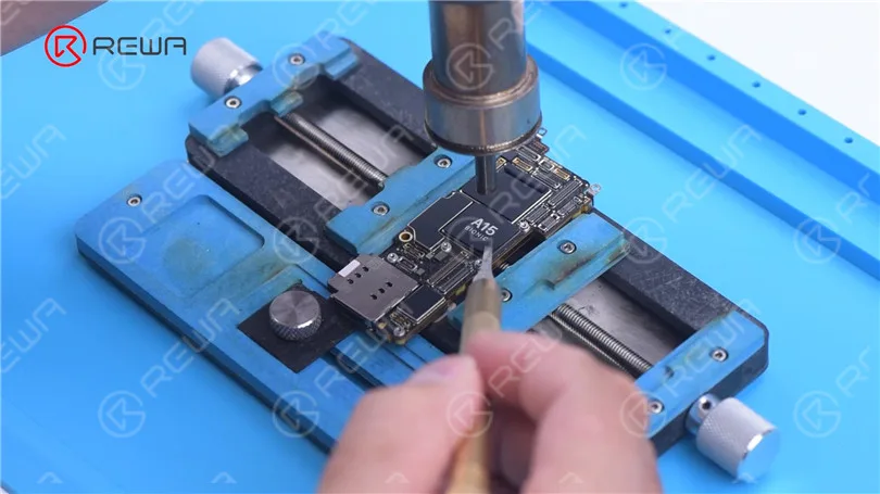 Separazione della scheda madre dell'iPhone 13 Pro - La CPU più calda?