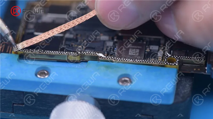 Separazione della scheda madre dell'iPhone 13 Pro - La CPU più calda?