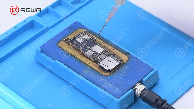 Separazione della scheda madre dell'iPhone 13 Pro - La CPU più calda?