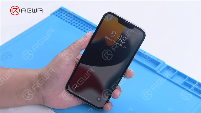Separazione della scheda madre dell'iPhone 13 Pro - La CPU più calda?