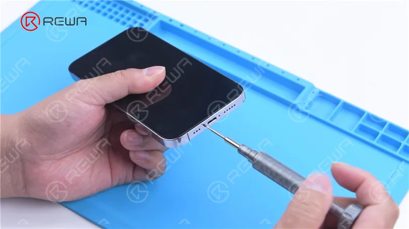 Separazione della scheda madre dell'iPhone 13 Pro - La CPU più calda?