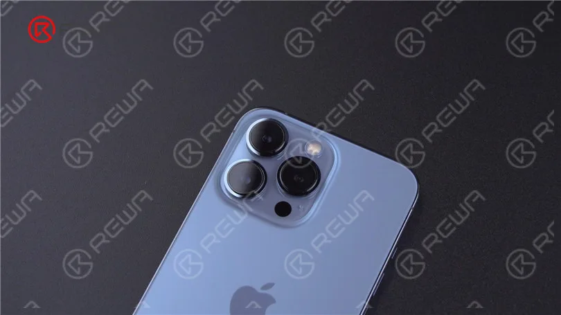 Separazione della scheda madre dell'iPhone 13 Pro - La CPU più calda?