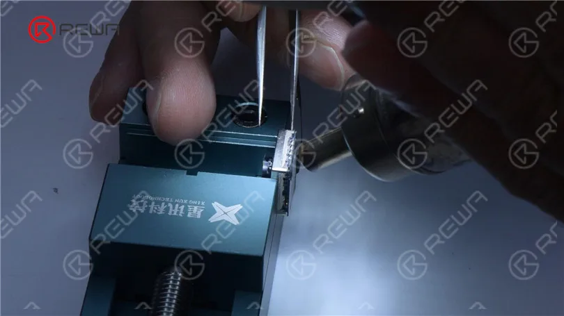 opiniones de expertos sobre la reparación de la cámara del iphone Aplique un poco de fundente en pasta