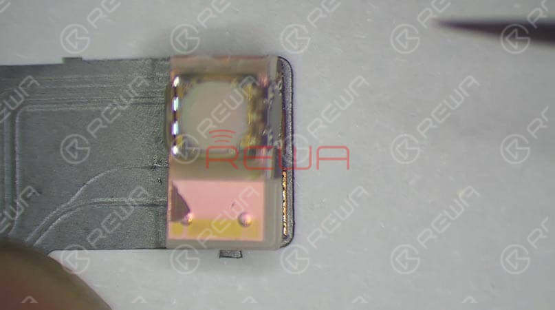 Connecting the dot projector flex cable with the programmer, the results show ‘Fusing’ which means the dot projector flex cable has been damaged. We need to burn data of the original dot projector flex cable onto a new one and then replace the broken crystal.