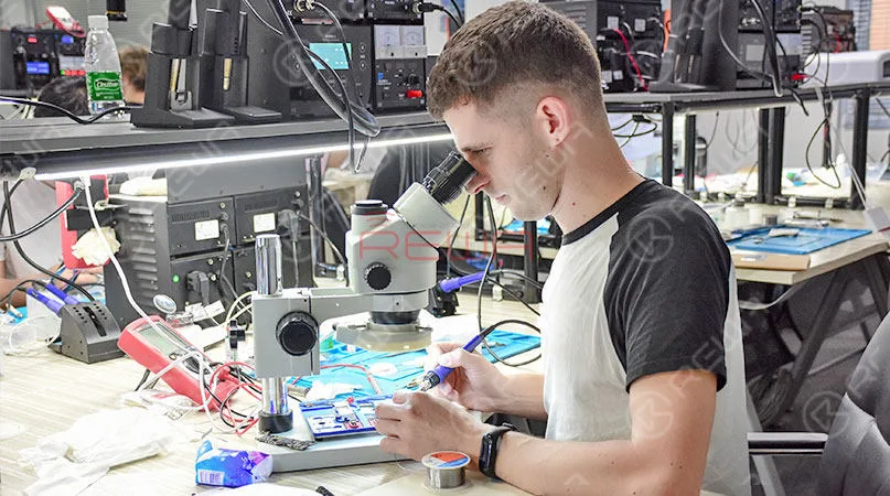 Formazione sulla riparazione dei telefoni cellulari REWA in Europa