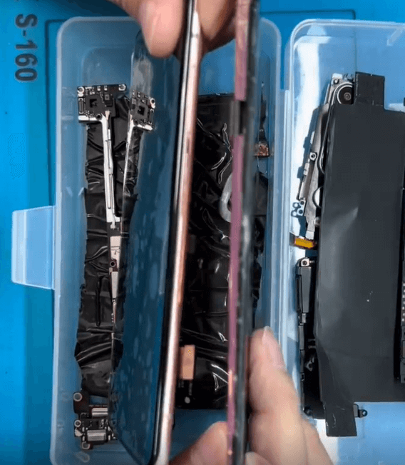 01 First only the screen is cracked