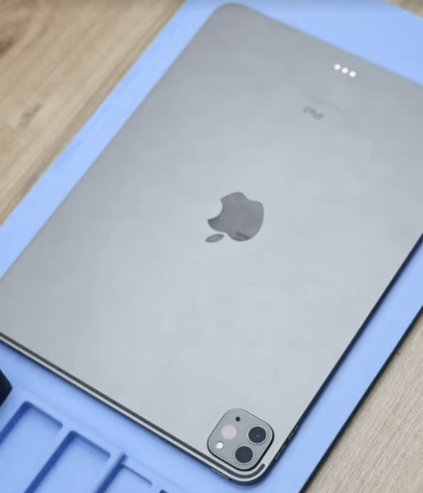Comment réparer le problème de l'ipad pro 2020 qui ne s'allume pas ? 01 Chauffer l'iPad sur le coussin chauffant