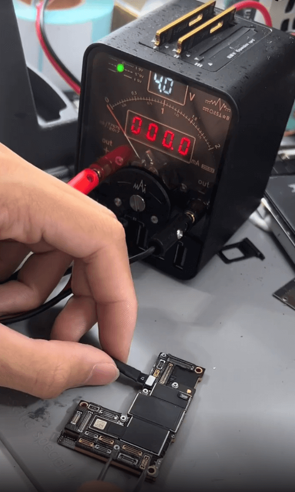 iphone 12 pro max schaltet sich nicht ein Problem Reparaturanleitung 01 Auslöser zum Hochfahren