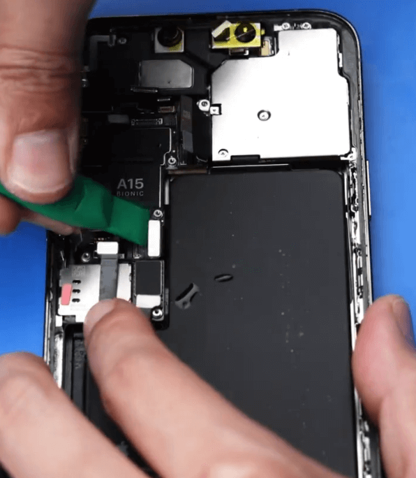 Reparatur des iPhone 13 Pro Max Displays nach Waschmaschinenschaden Reparatur des iPhone 13 Pro Max