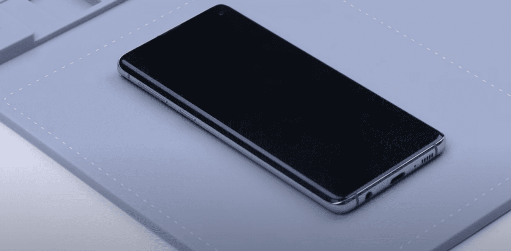 02 Erhitzen Sie den Klebstoff auf dem Telefon