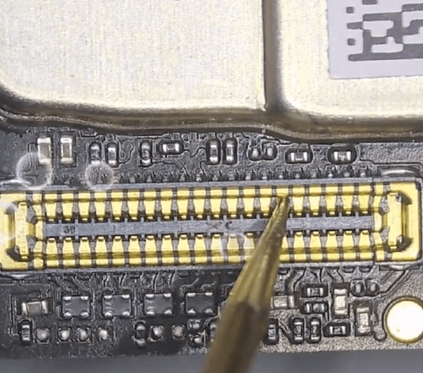 02 Misurare i valori dei diodi intorno al connettore del display
