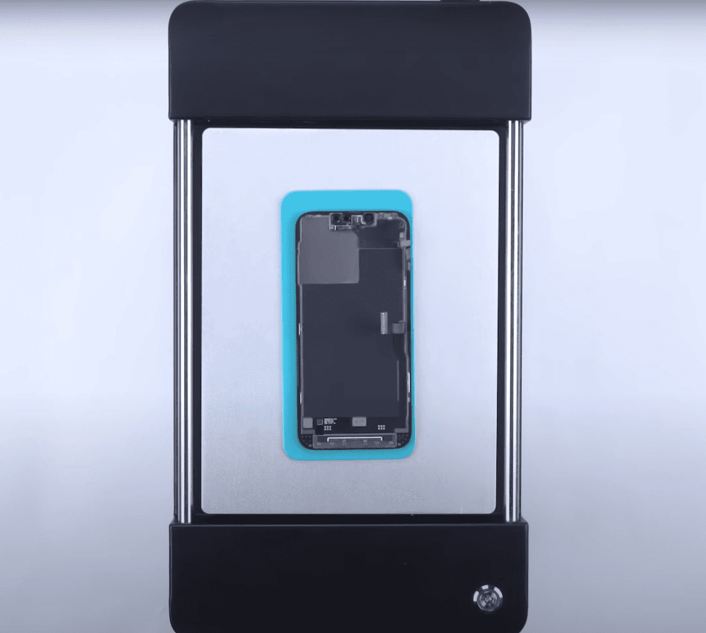 remplacement de la vitre avant de l'iphone 13 pro 02 chaleur à 100