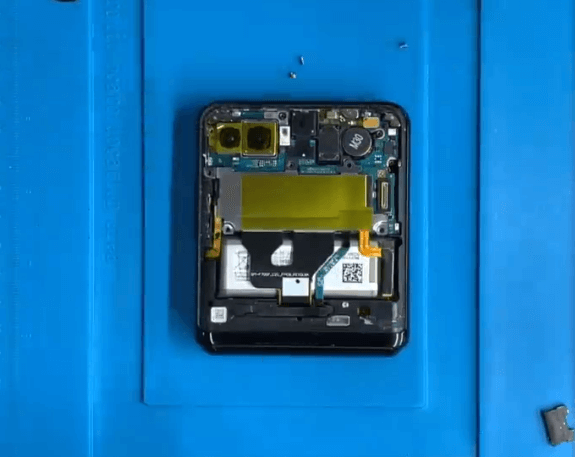 03 Desmontar el teléfono y extraer la placa base