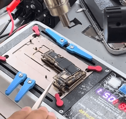 iphone 12 pro max schaltet sich nicht ein Problem Reparaturanleitung 04 Separat mit der Heizplattform