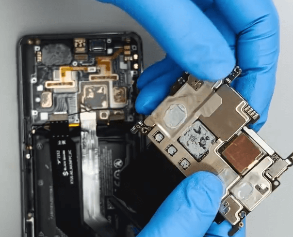 how to fix the black shark 5 pro no display 04 Take out the Black shark 5 Pro motherboard