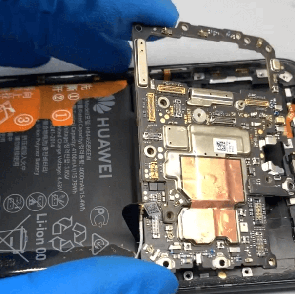 wie man honor v30 pro nicht booten nach fallen zu beheben: Motherboard Reparaturanleitung 04 Entfernen Sie dann vorsichtig die Hauptplatine