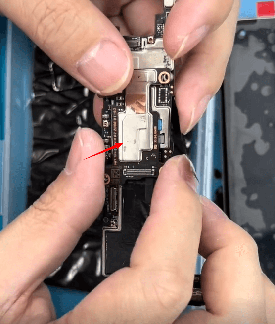 05 The display chip is indepently integrated in this little board