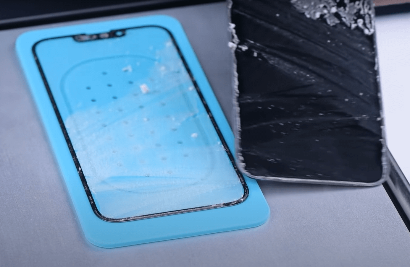 remplacement de la vitre avant de l'iphone 13 pro 06 Séparation du verre