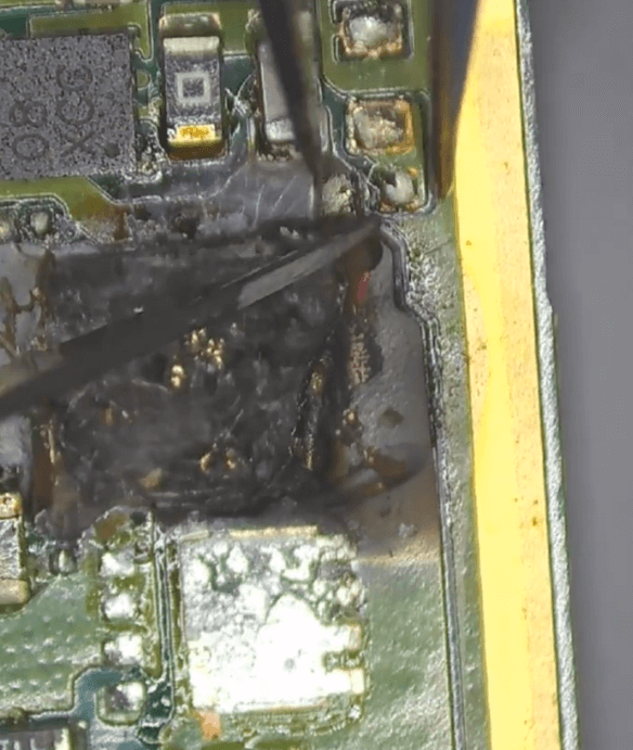 huawei matebook x pro stops working during normal use 06 cut off the carbonized PCB surface layer