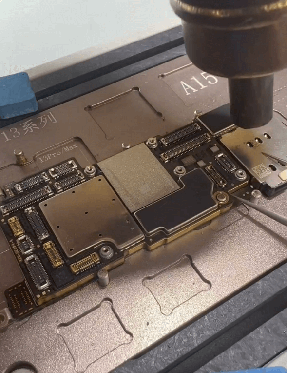 separate iphone 13 pro motherboard