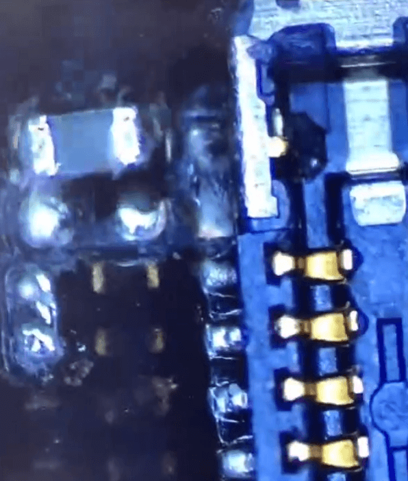 07 After that find the small capacitor is a little bit loosen