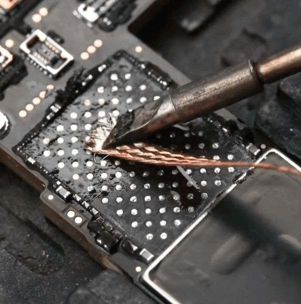 clean pcb with solder wick