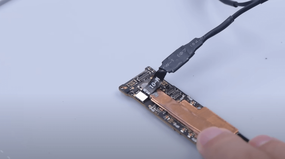 black shark 3 won't turn on repair 07 Connect with the DC power supply machine