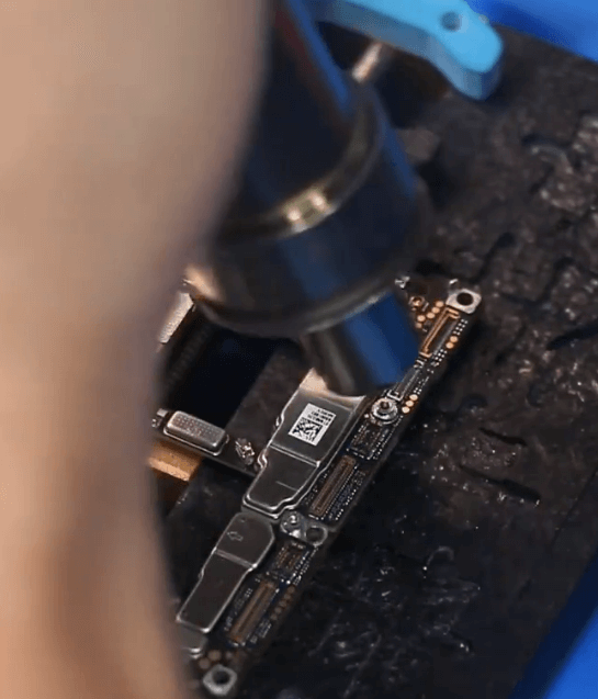 comment réparer le huawei mate 40 pro après une chute brutale 07 PCBHOLDER