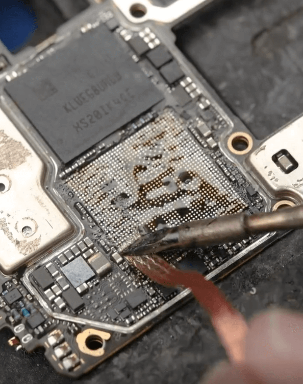 oppo find x3 pro écran noir en jouant 08 nettoyer les pads de la carte mère PCB